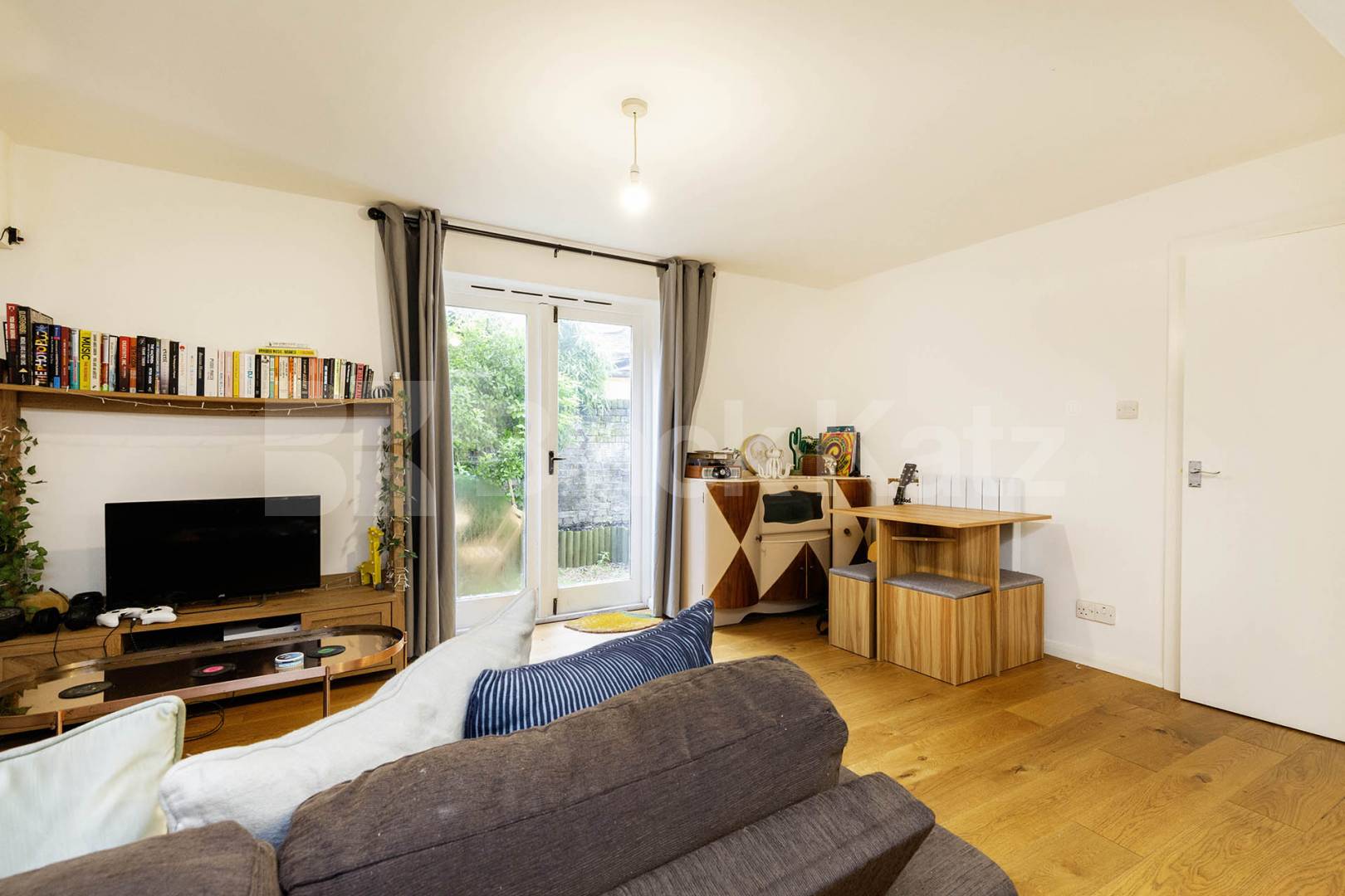 Modern recently refurbished one bed with garden in a period conversion in Camden Camden Street, Camden